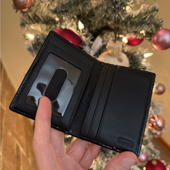 COACH. Black Folding Wallet. - Picture 4 of 4